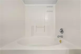 1090 Drawbridge Dr, Riverdale, GA 30296 - Photo 17