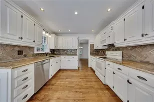 1670 Huntington Dr, Marietta, GA 30066 - Photo 9