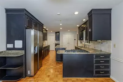 6095 River Shore Parkway NW, Sandy Springs, GA 30328 - Photo 13