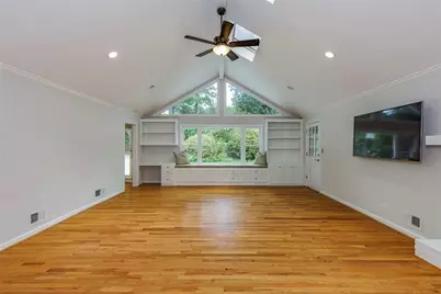 6095 River Shore Parkway NW, Sandy Springs, GA 30328 - Photo 9
