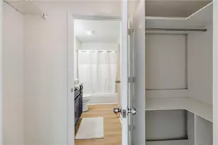 1075 Peachtree Walk NE, Atlanta, GA 30309 - Photo 15