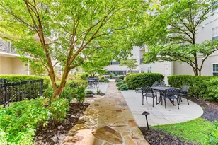 1075 Peachtree Walk NE, Atlanta, GA 30309 - Photo 19