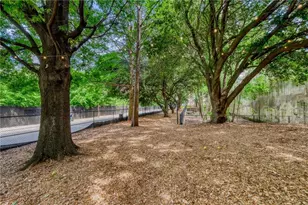 1075 Peachtree Walk NE, Atlanta, GA 30309 - Photo 23