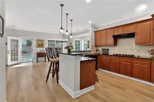 8000 Lexington Dr, Roswell, GA 30075 - Photo 5