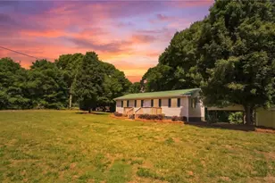 894 Lakeview Dr, Nicholson, GA 30565 - Photo 1