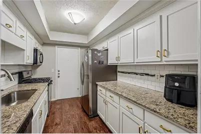 6851 Roswell Road #D21, Atlanta, GA 30328 - Photo 11