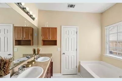 2162 Capella Circle SW, Atlanta, GA 30331 - Photo 9
