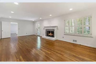 6770 River Springs Lane, Atlanta, GA 30328 - Photo 17