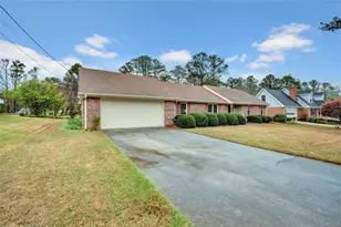 3898 Carriage Ln, Conyers, GA 30094 - Photo 3