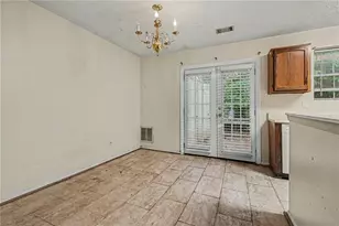 5670 Wells Cir, Stone Mountain, GA 30087 - Photo 9