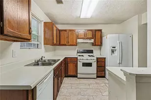 5670 Wells Cir, Stone Mountain, GA 30087 - Photo 11