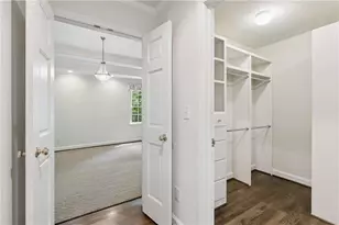 7085 Riverside Dr, Atlanta, GA 30328 - Photo 11