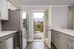 7 Queen Victoria Pl, Atlanta, GA 30342 - Photo 15