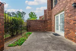 7 Queen Victoria Pl, Atlanta, GA 30342 - Photo 35