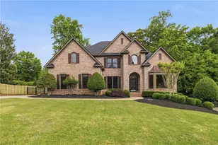 215 Lynwood Ct, Roswell, GA 30075 - Photo 1