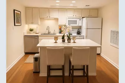 2043 Chastain Park Court NE, Atlanta, GA 30342 - Photo 3