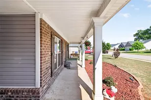 675 River Mist Cir, Jefferson, GA 30549 - Photo 3