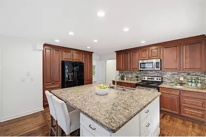 445 Forest Hills Drive NE, Sandy Springs, GA 30342 - Photo 9