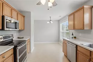 8790 Bay Creek Ln, Gainesville, GA 30506 - Photo 11