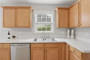8790 Bay Creek Ln, Gainesville, GA 30506 - Photo 13