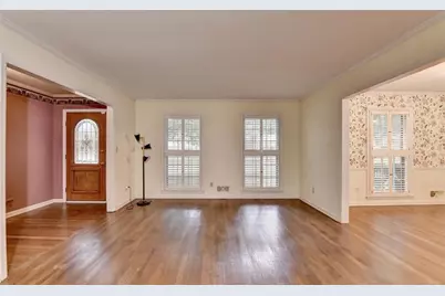 1571 Rochelle Court, Dunwoody, GA 30338 - Photo 5
