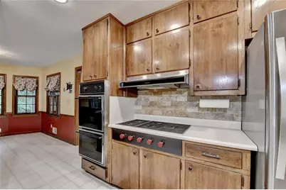 1571 Rochelle Court, Dunwoody, GA 30338 - Photo 9