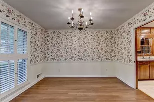 1571 Rochelle Ct, Dunwoody, GA 30338 - Photo 7