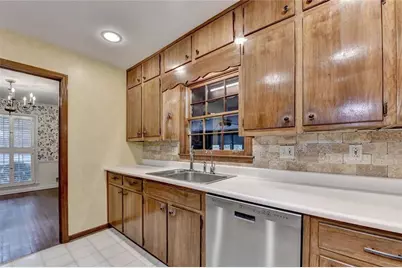 1571 Rochelle Court, Dunwoody, GA 30338 - Photo 11