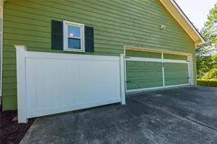 180 Hayes Cir, Rex, GA 30273 - Photo 11