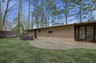 1583 Nantahalla Dr NE, Atlanta, GA 30329 - Photo 29