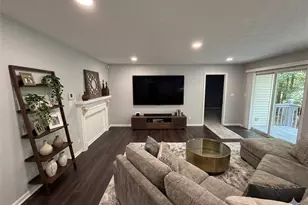 938 Charleston Ct, Gainesville, GA 30501 - Photo 3