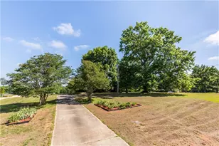 75 W Ridgeway Rd, Maysville, GA 30558 - Photo 3