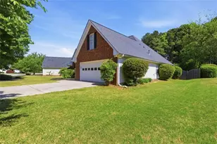 2820 Meadow Gate Way, Loganville, GA 30052 - Photo 3