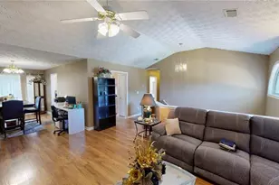 100 Hawthorn Dr, Carrollton, GA 30116 - Photo 7