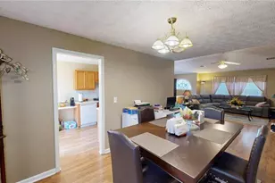 100 Hawthorn Dr, Carrollton, GA 30116 - Photo 9