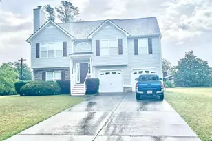 100 Hawthorn Dr, Carrollton, GA 30116 - Photo 1