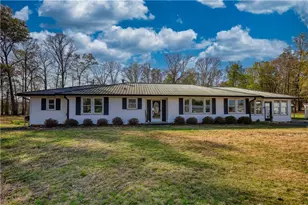 10 Wolfskin Rd, Arnoldsville, GA 30619 - Photo 1