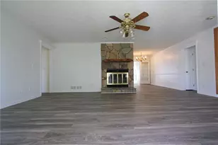 818 Springlake Rd, Lawrenceville, GA 30045 - Photo 3