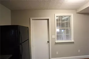 818 Springlake Rd, Lawrenceville, GA 30045 - Photo 9