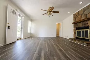 818 Springlake Rd, Lawrenceville, GA 30045 - Photo 5