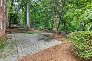 530 Forest Hills Dr, Atlanta, GA 30342 - Photo 27