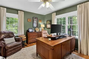 530 Forest Hills Dr, Atlanta, GA 30342 - Photo 15