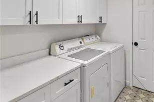 530 Forest Hills Dr, Atlanta, GA 30342 - Photo 21