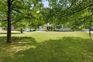 5627 Pinewood Dr, Flowery Branch, GA 30542 - Photo 7