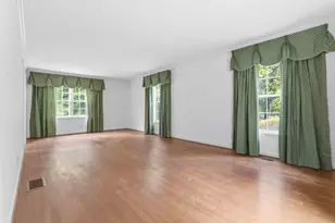 1840 Spalding Dr, Sandy Springs, GA 30350 - Photo 5