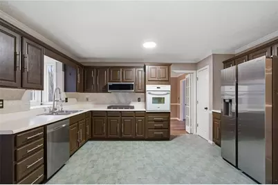 1543 Glencrest Trail, Lawrenceville, GA 30043 - Photo 9