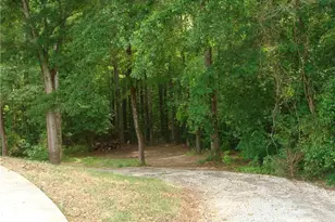 1611 Lake View Ct, Loganville, GA 30052 - Photo 7