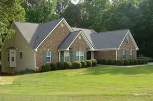 1611 Lake View Ct, Loganville, GA 30052 - Photo 1