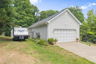 652 Shadow Mountain Ln, Cleveland, GA 30528 - Photo 3