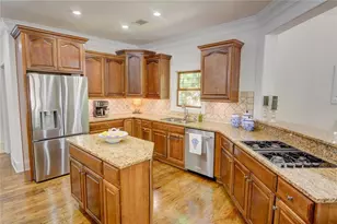 305 Lakeshore Dr, Hartwell, GA 30643 - Photo 11
